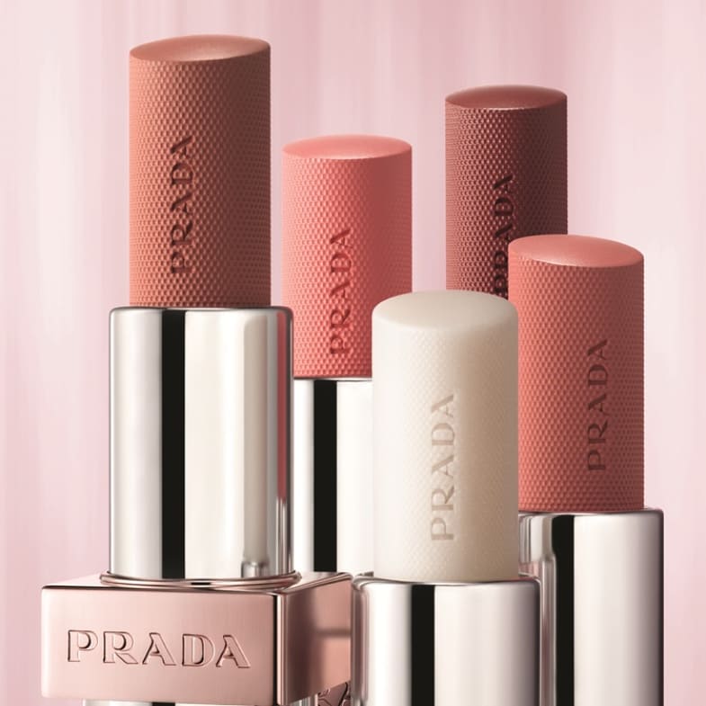 【美週Buy一下】美妝香氛新品速報：Prada水唇膏、小眾香水話題登場！