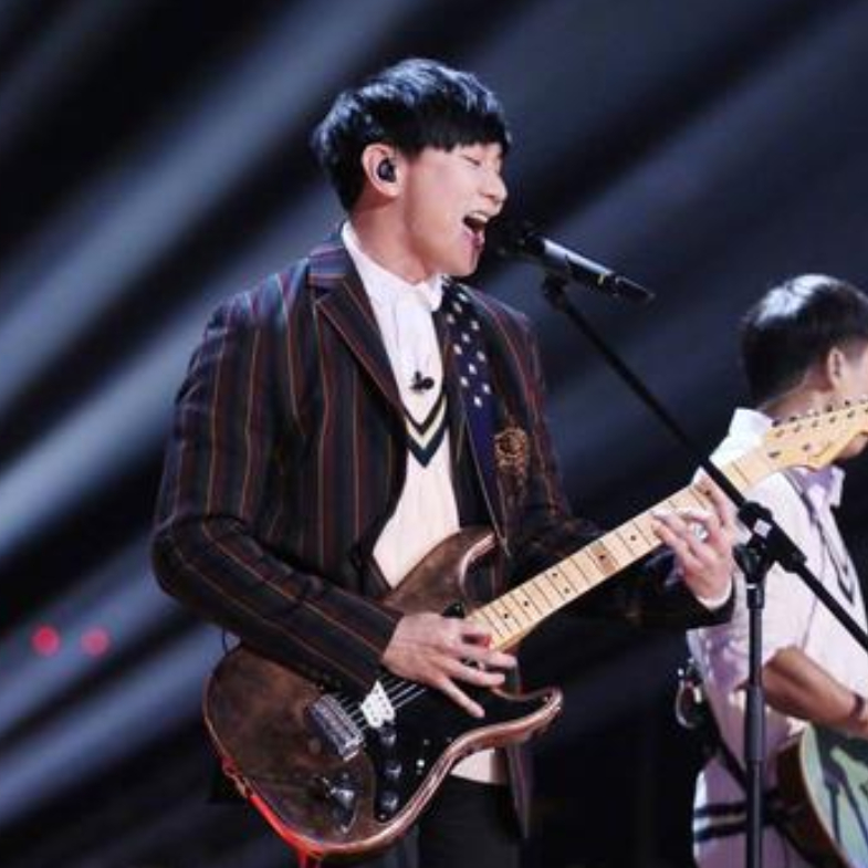 【金曲31】林俊傑再登舞台！金曲歌王壓軸獻唱，網友：不愧是行走的CD！