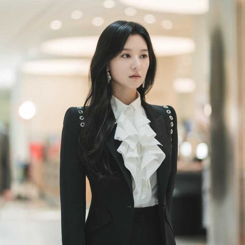 《淚之女王》金智媛千金女主珠寶7大整理！Chaumet白金鑽石耳環太吸睛，Bvlgari百萬級耳環經典不過時！