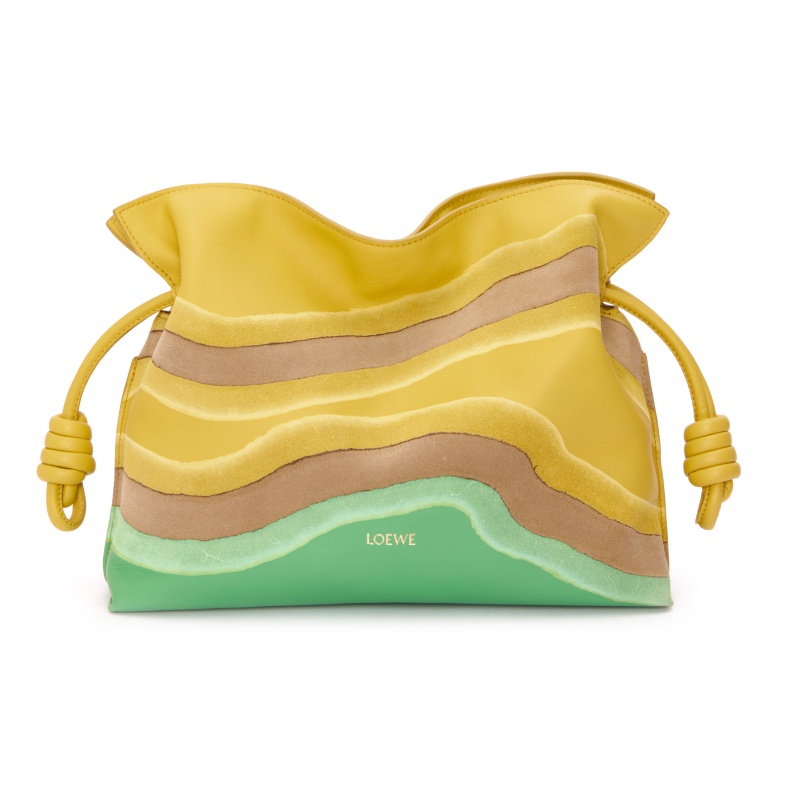 Loewe 40歲老包逆齡妙招曝光！超限量「Flamenco」福袋包登場 ，一次雙殺環保、藝術價值！