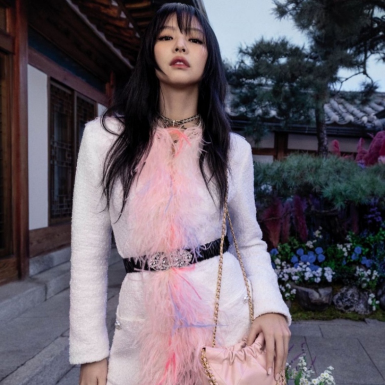 人間香奈兒再發威！Chanel「22包」讓BLACKPINK Jennie狂愛，迷你包款哪個女孩能不愛？