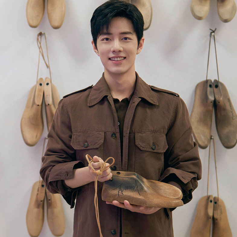 「帶貨王」肖戰愛牌在這！Tod's 2024春夏最新「豆豆鞋」、經典「T Timeless」相機包全都想包色包款